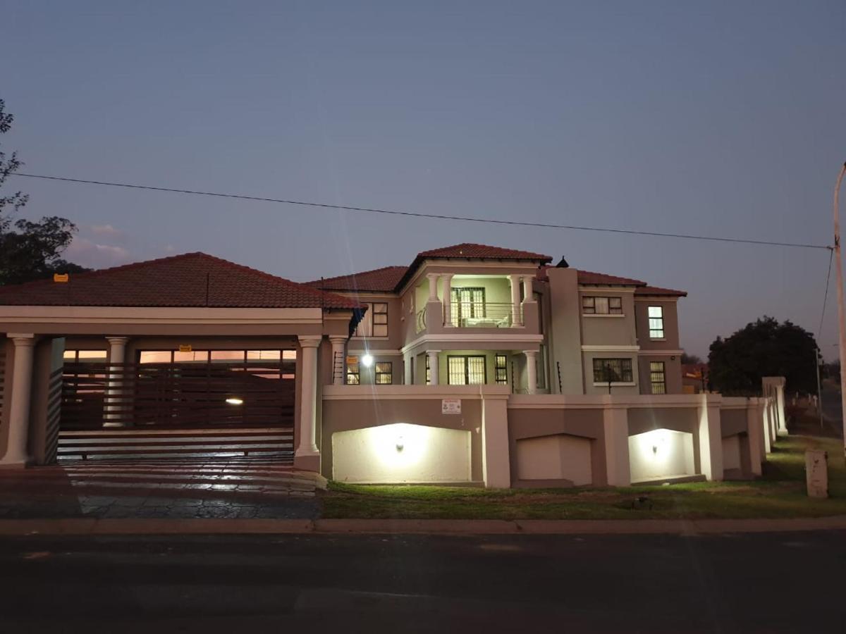 Angelocean Guest House Witbank Exteriér fotografie